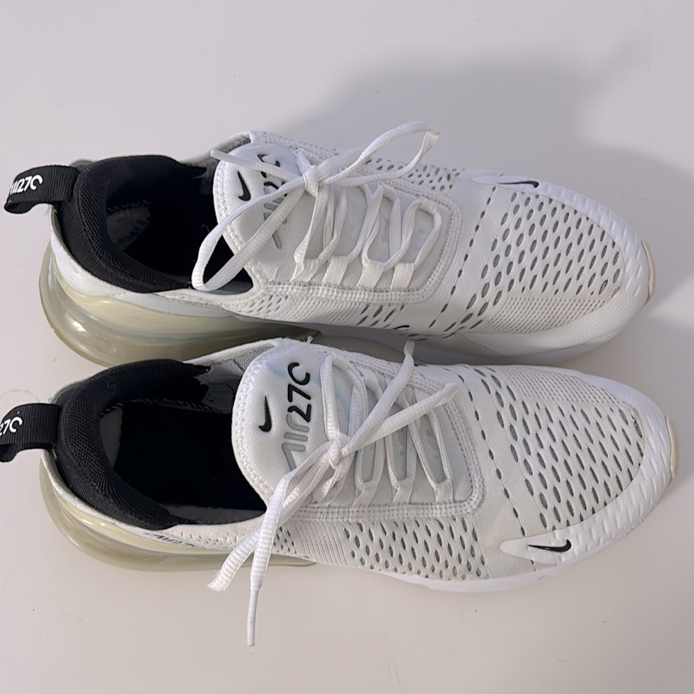 Nike Men’s Air Max 270 White Black Athletic Shoes - Picture 3 of 7